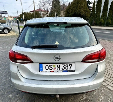 Opel Astra cena 37900 przebieg: 168000, rok produkcji 2017 z Wąbrzeźno małe 121